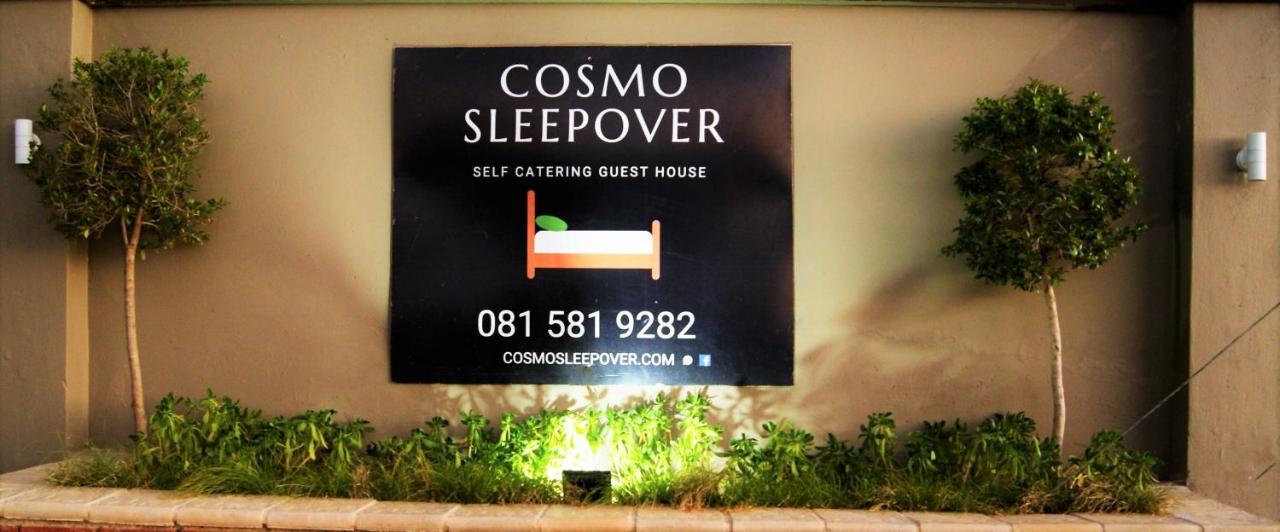 Cosmo Sleepover Роодепоорт Екстериор снимка